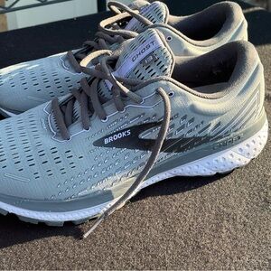 Brooks Ghost 13 Women’s Running Shoes - Gray/ lavender size 10.5